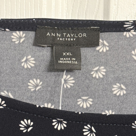 Ann Taylor Black and White CHIC Floral Midi Dress. NEW WITH TAG - Picture 2 of 9